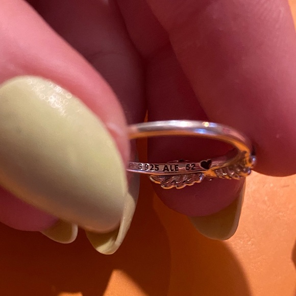 pandora angel wing ring with white cubic zirconia - Picture 5 of 8